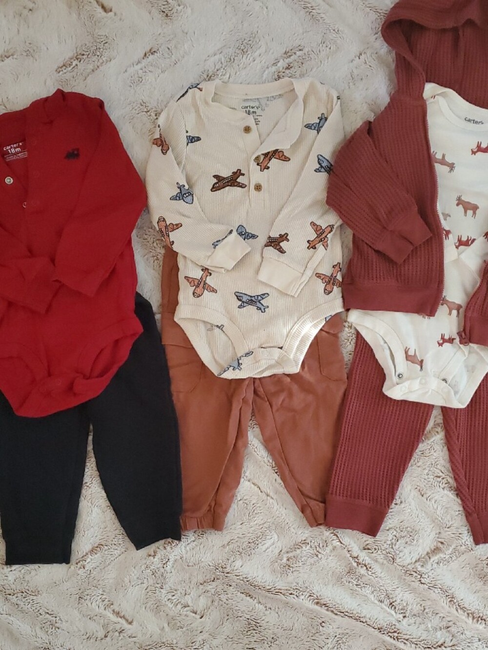 Carter's 18M Outfits-17 Pieces - Picture 4 of 7